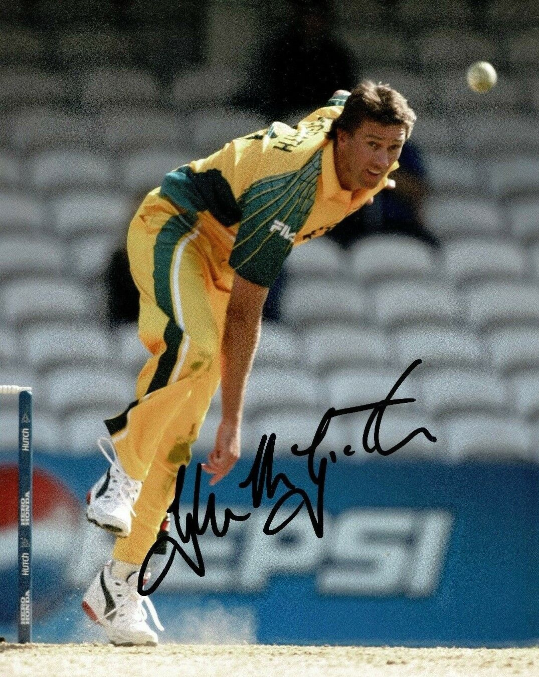 Glenn McGrath Signed 10X8 Photo Poster painting ASHES Cricket World Cup Australia AFTAL COA (C)