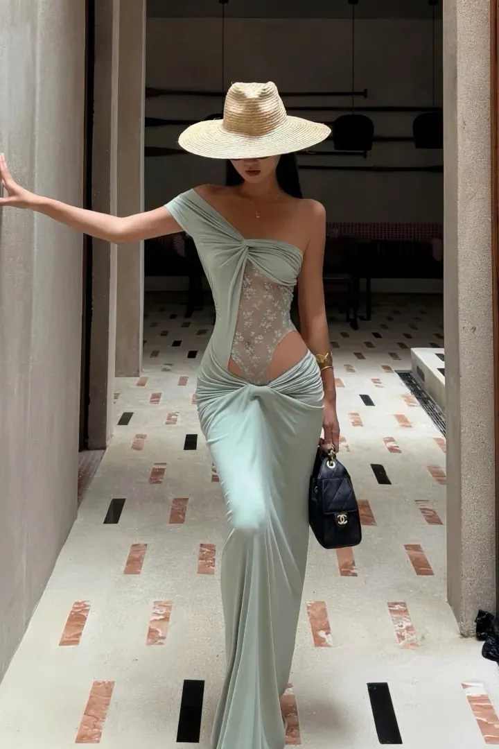 Glamorous One Shoulder Sleeveless  High-Waisted Long Prom Dress With Pleated | XH0017 Wellcucu