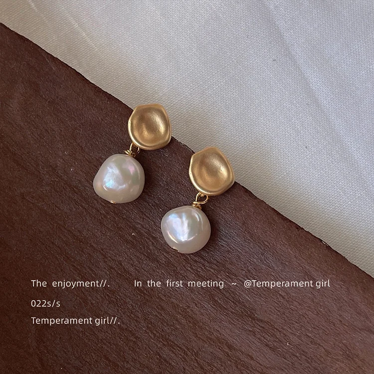 Retro Pearl Women's Earrings