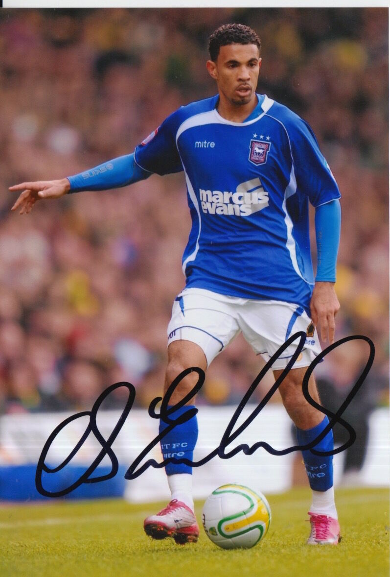 IPSWICH TOWN HAND SIGNED CARLOS EDWARDS 6X4 Photo Poster painting 10.