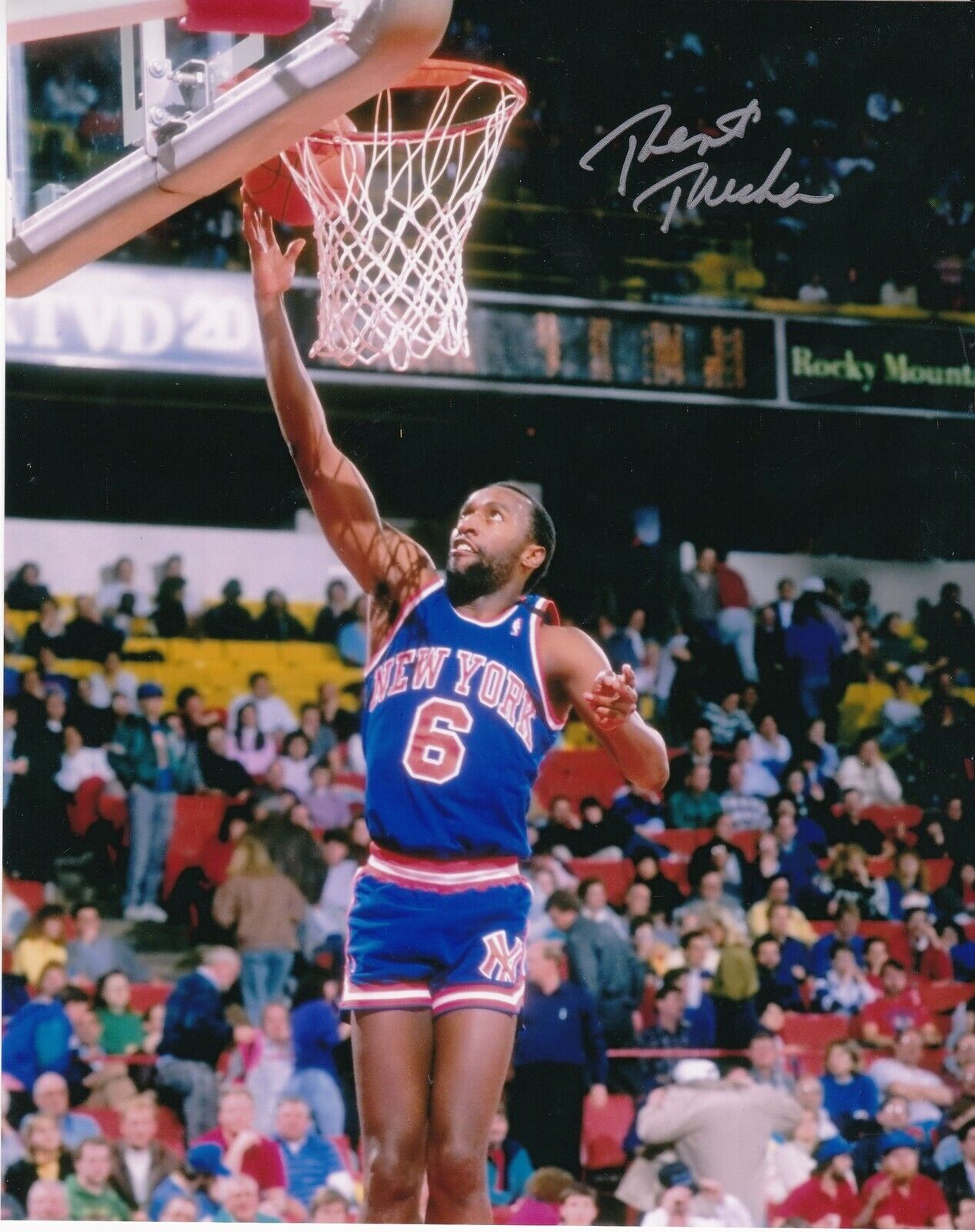 TRENT TUCKER NEW YORK KNICKS ACTION SIGNED 8x10