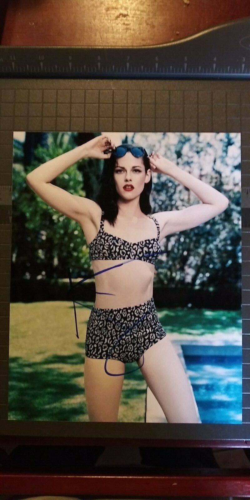 Kristen Stewart signed 8x10