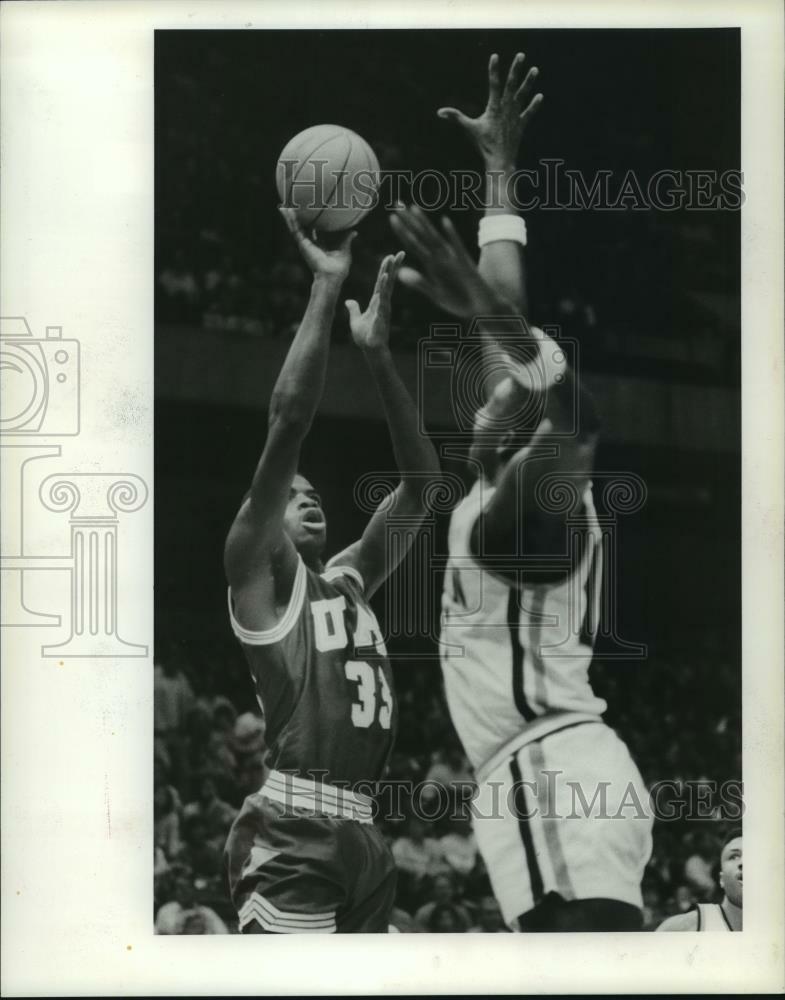 Press Photo Poster painting University of Alabama of Birmingham Basketball game - abns06429