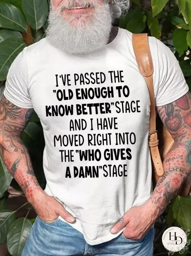 Camiseta informal de manga corta con cuello redondo y suficiente edad para saberlo