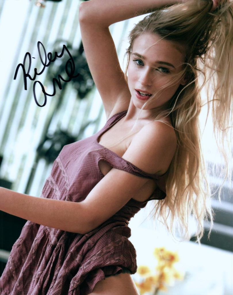 Riley Anne 8x10 signed Photo Poster painting autographed Picture + COA