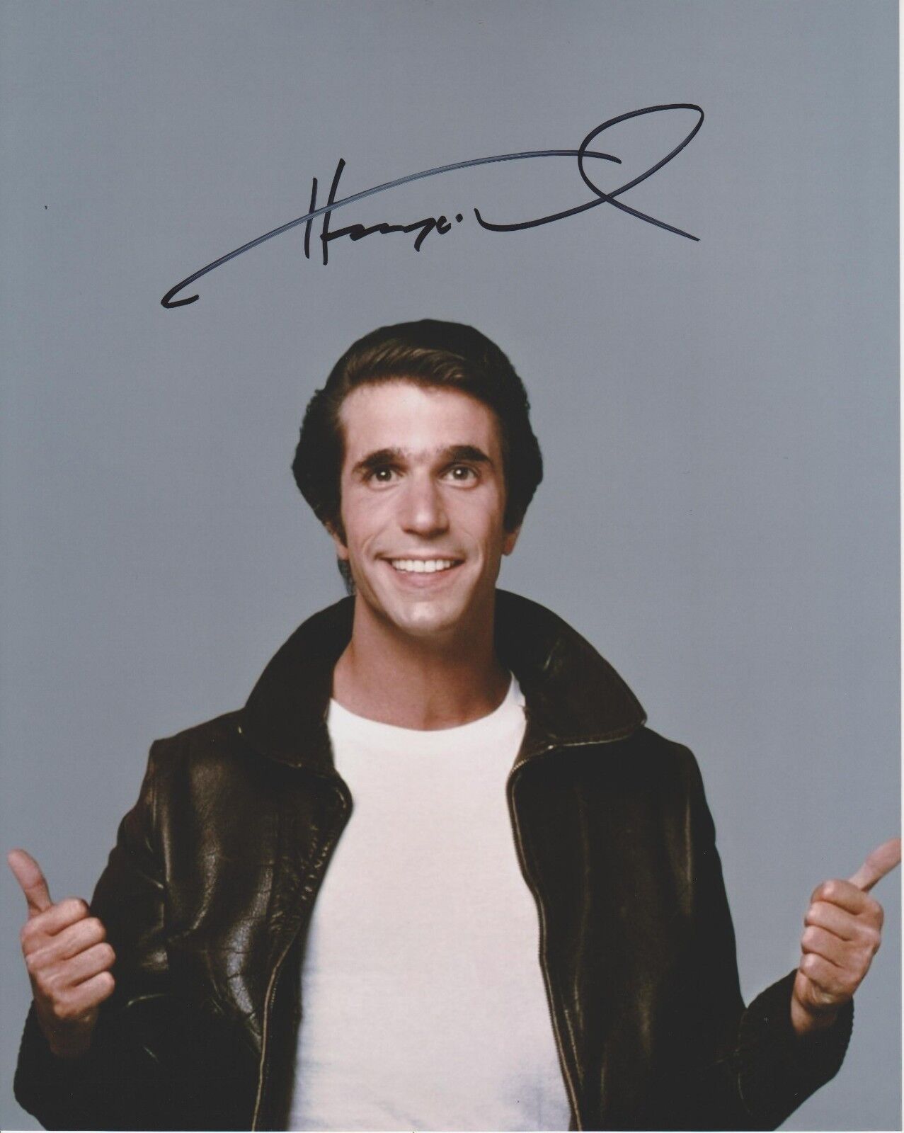 Henry Winkler Signed 8x10 Photo Poster painting - THE FONZ - Happy Days - HANDSOME!!! #3