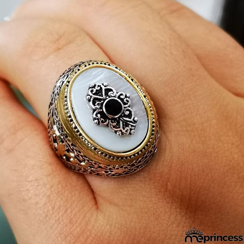 Unisex Retro White Jewel Cocktail Exaggerated Shell Ring