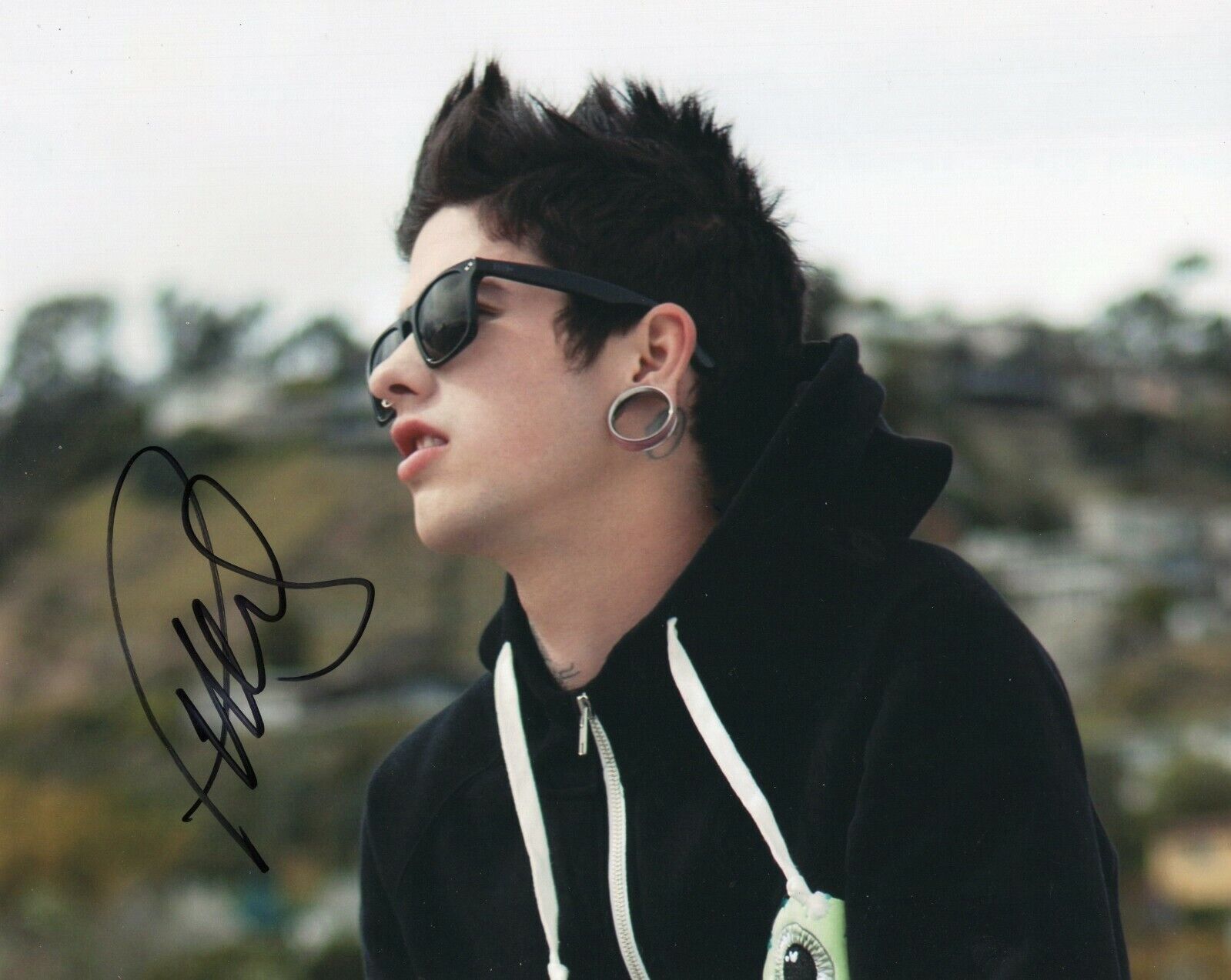 T Mills Travis Signed 8x10 Photo Poster painting w/COA Singer Ready Fire Aim The Takeover #2