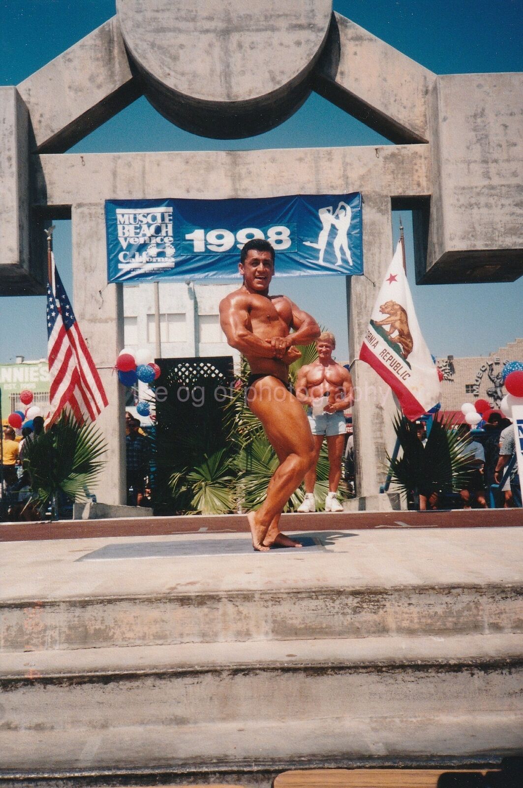 MUSCLE MAN Venice Beach California FOUND Photo Poster painting Bodybuilding Snapshot GUY 92 7 Q