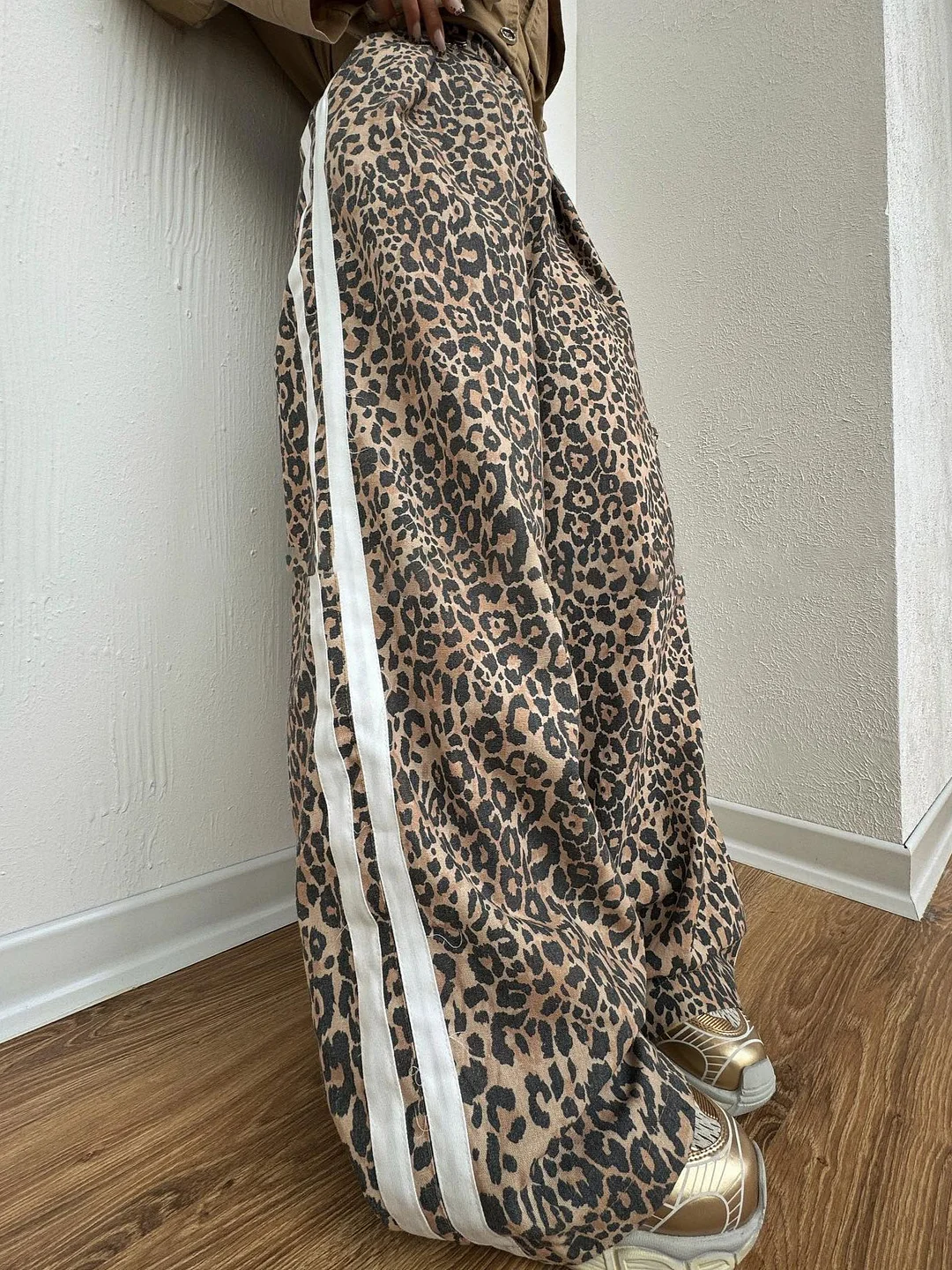 Athvotar Athvotar Leopard-Print Tug Trousers Women's Tide In 2025 Spring Side Stripes Loose Thin Broad Leg Trousers Casual