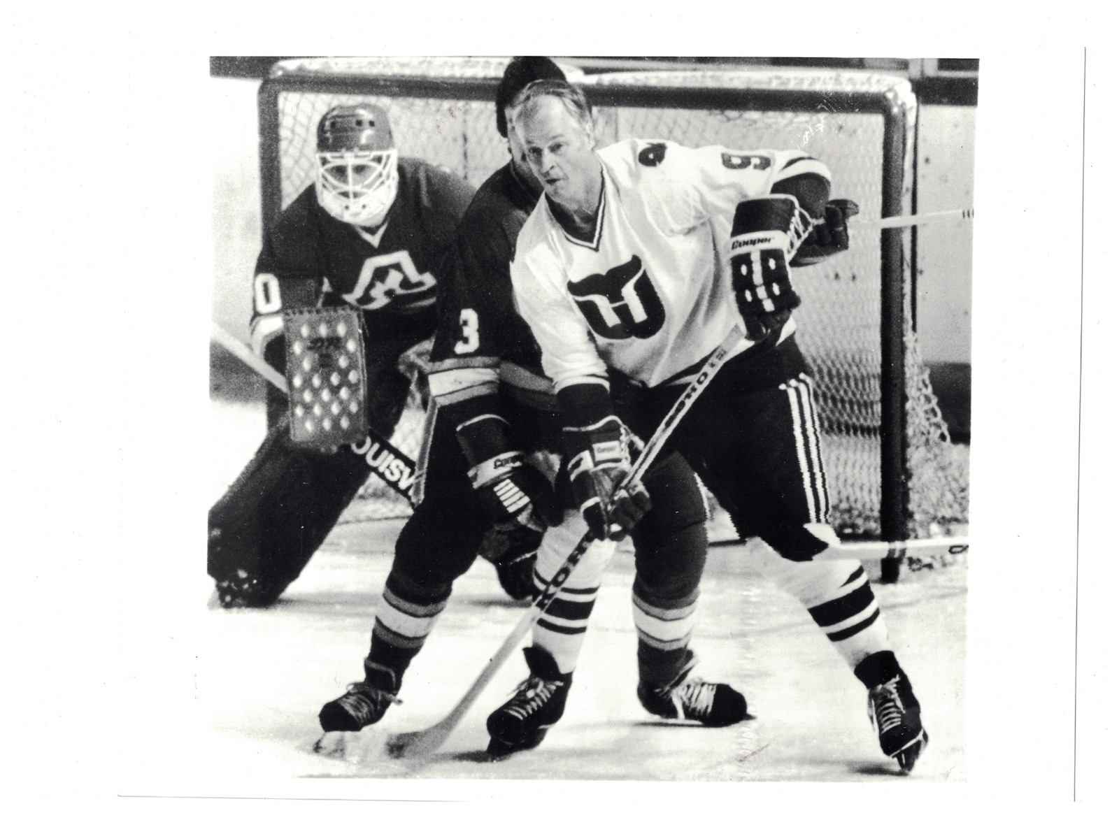 Gordie Howe Hartford Whalers 1980 Vs. Atlanta Flames 8x10 UPI Press Photo Poster painting