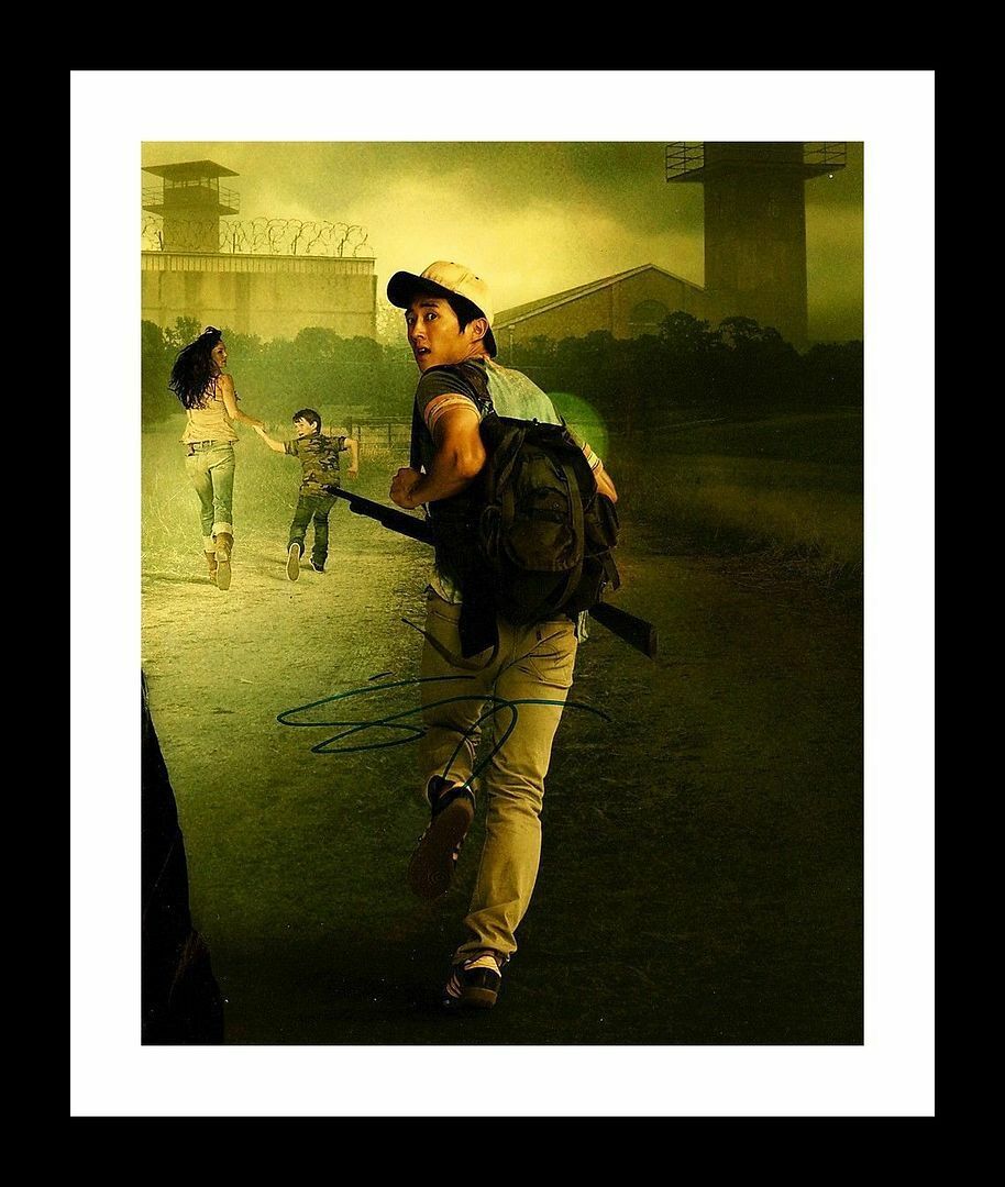 Steven Yeun - The Walking Dead Autograph Signed & Framed Photo Poster painting 3