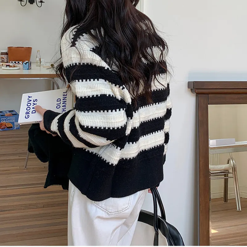 Churchf Churchf Waxy Small Fragrant Wind Sweater Coat Female 2024 New Design Sense Small Black And White Striped Knit Cardigan Short Female