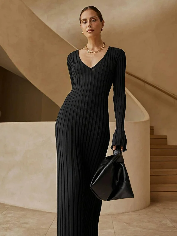 Portmans Dress – Cozy & Stylish Maxi Knit Dress 