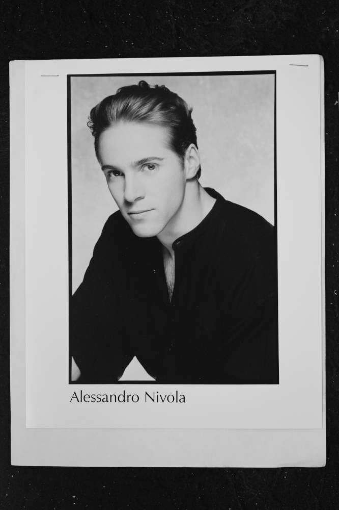 Alessandro Nivola - 8x10 Headshot Photo Poster painting w/ Resume - Face/Off