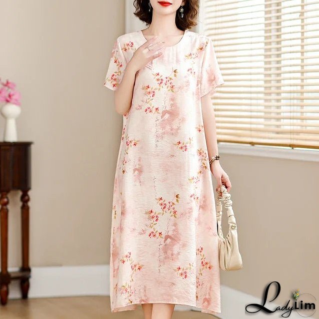 Feminine and light Dress