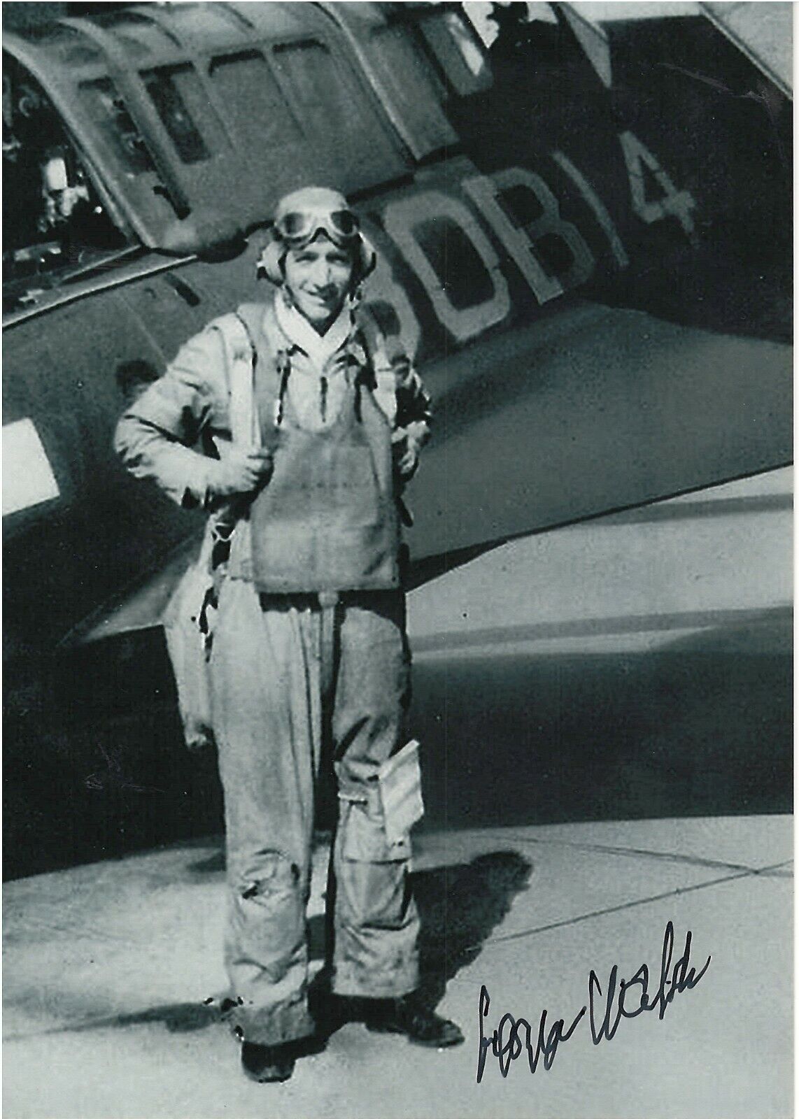 GEORGE WALSH USS TICONDEROGA NAVY SB2C HELLDIVER PILOT & DFC RARE SIGNED Photo Poster painting