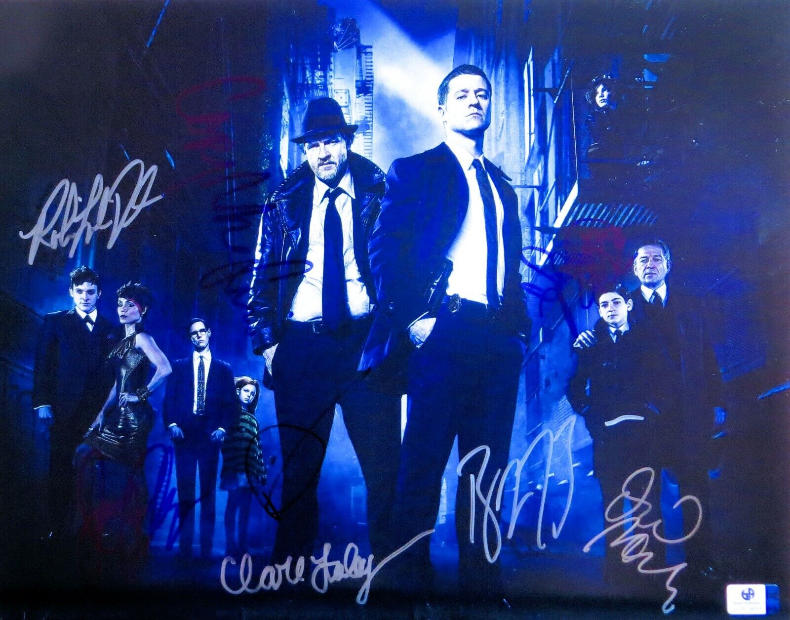 Gotham Cast Signed 11X14 Photo Poster painting McKenzie/Logue/Pertwee/Pinkett Smith +4 GV819658