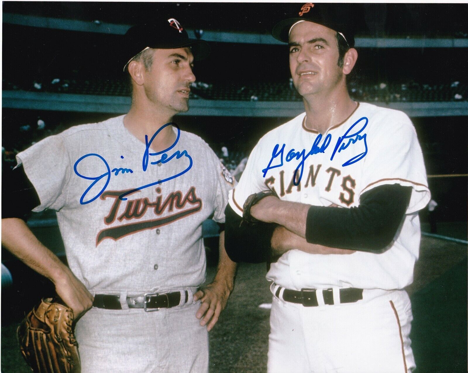 GAYLORD PERRY / JIM PERRY SAN FRANCISCO GIANTS / MINNESOTA TWINS SIGNED 8x10