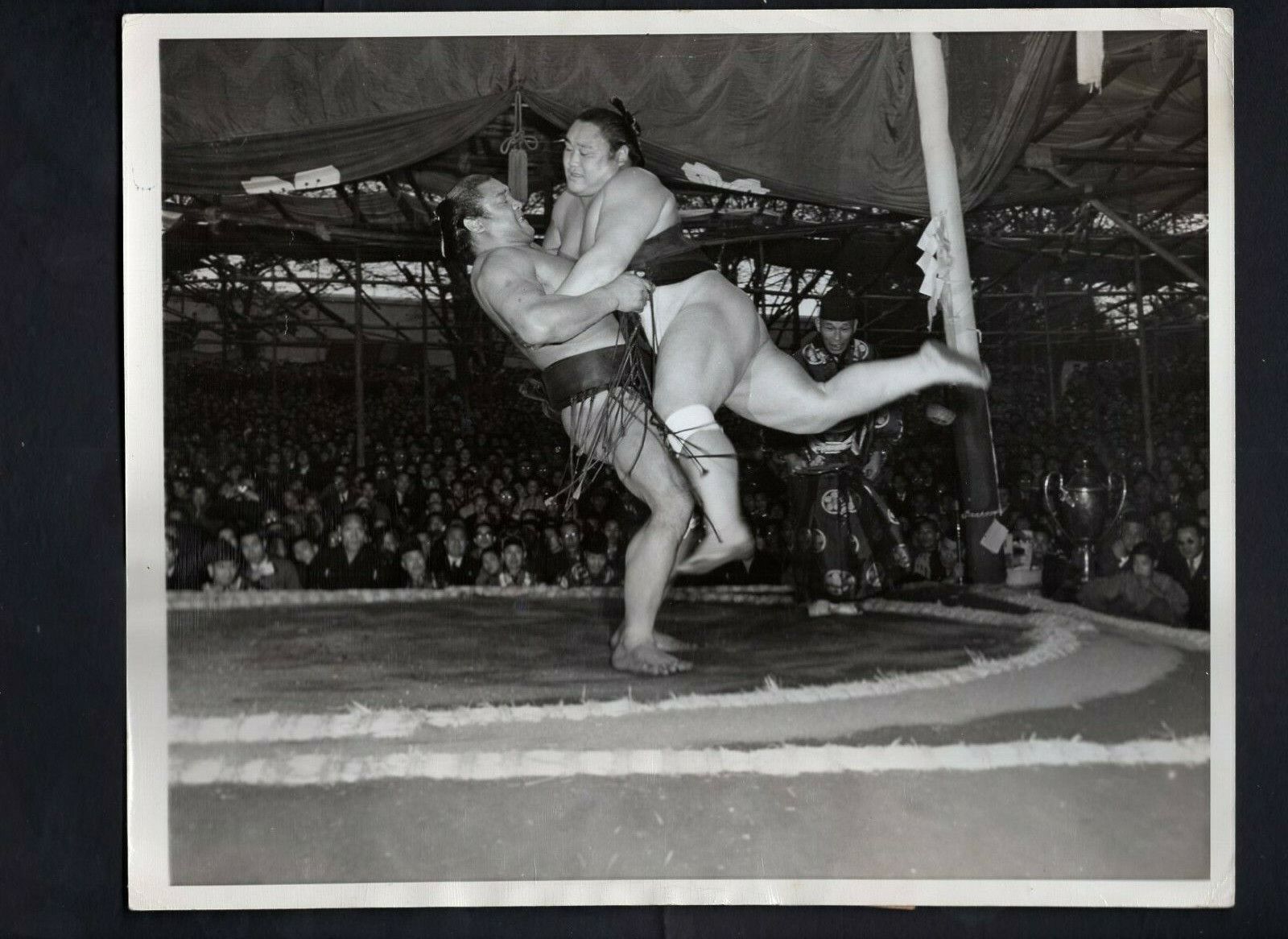 Japanese Sumo Wrestling Champion Haguroyama & Terukuni 1948 Type 1 Press Photo Poster painting