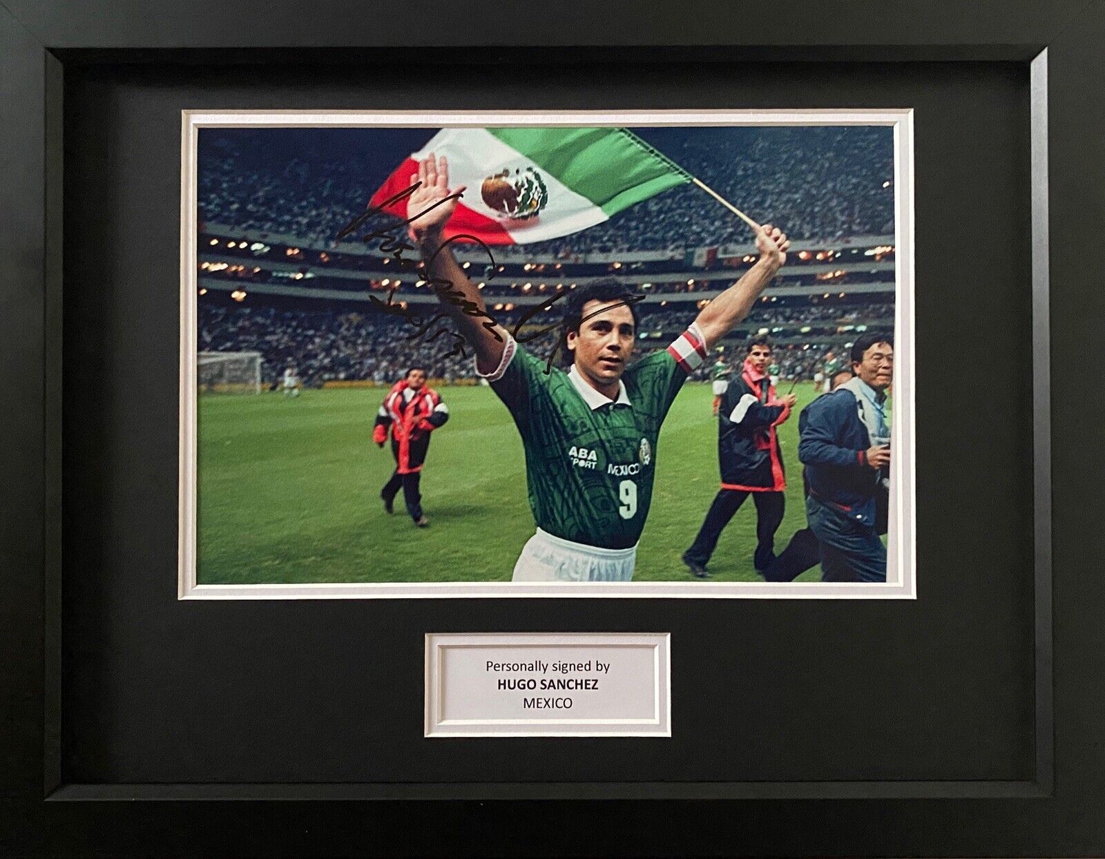 Hugo Sanchez Hand Signed Mexico Photo Poster painting In 16x12 Frame Display, Real Madrid, Proof