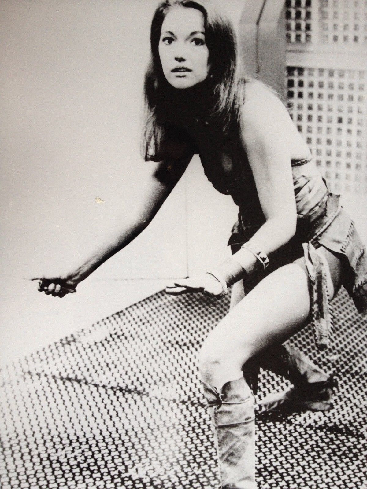 LOUISE JAMESON ( 8 ) - DR WHO ACTRESS - EXCELLENT UNSIGNED Photo Poster paintingGRAPH