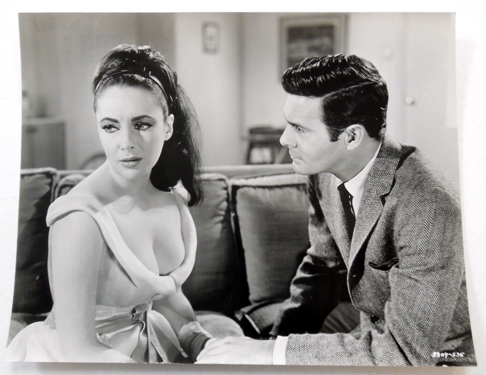 ELIZABETH TAYLOR Movie Film Publicity Photo Poster painting 8 x 10 The V.IP.'s Intl' HOTEL ak40