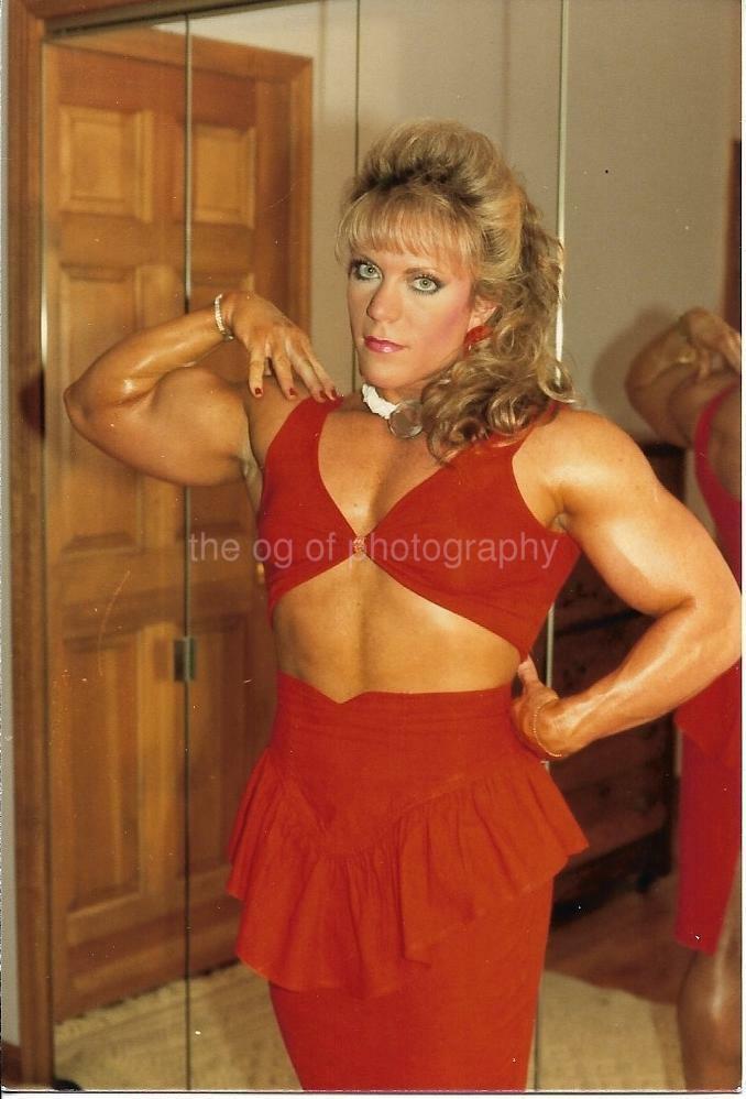 MUSCLE GIRL 80's 90's FOUND Photo Poster painting Color FEMALE BODYBUILDER Original EN 110 18 I