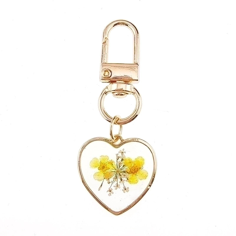 5 Pieces Pastoral Minimalist Heart Shape Flower Alloy Resin Keychain