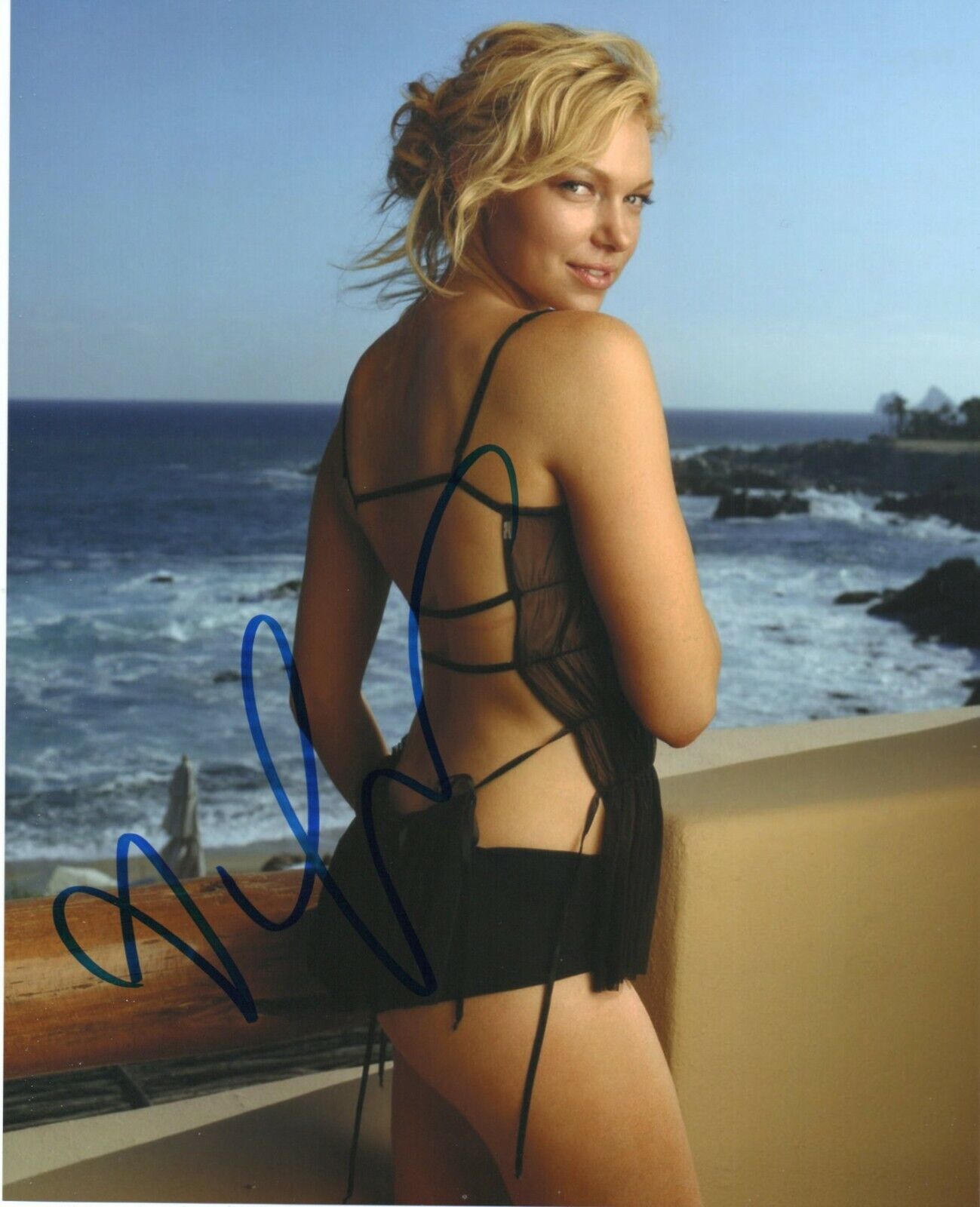 Autographed Laura Prepon signed 8 x 10 Photo Poster painting Excellent Condition