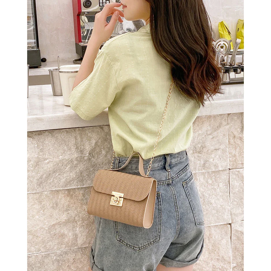 The Hottest Messenger Bags for Women in 2022