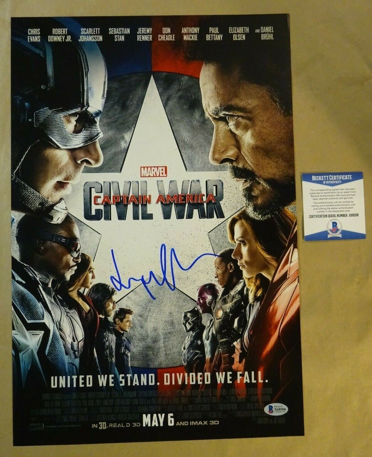 Signed ELIZABETH OLSEN Captain America Civil War12x18