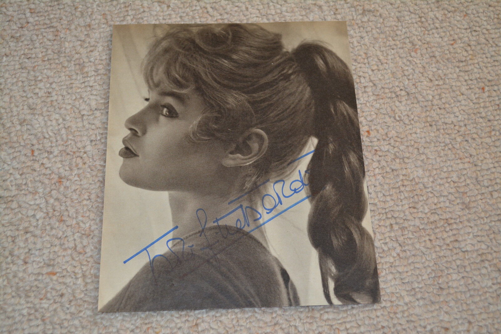 BRIGITTE BARDOT signed vintage original autograph 8x10 (20x25 cm) MAGAZINE