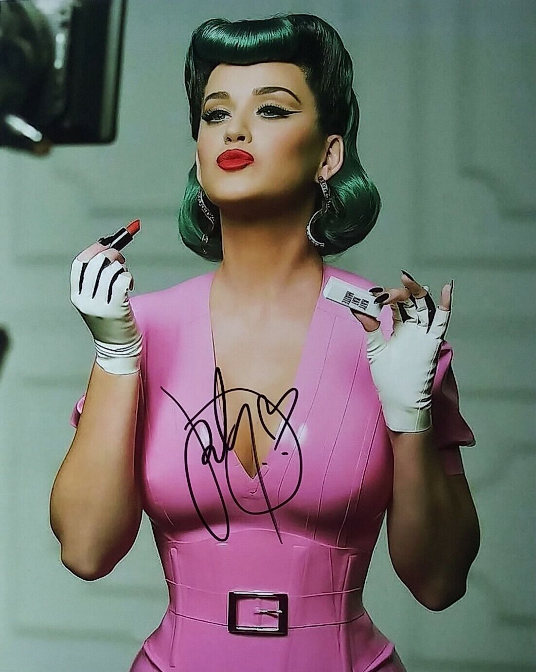 Katy Perry signed 8 x 10