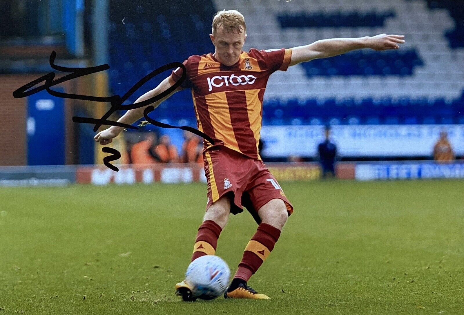 Luke Hendrie Genuine Hand Signed Bradford City 6X4 Photo Poster painting