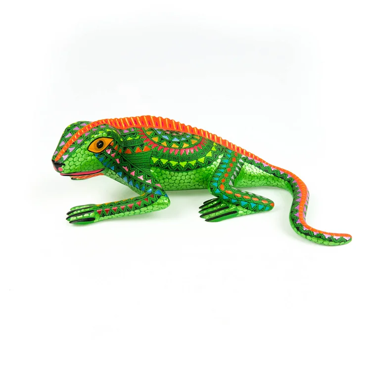Beautiful Iguana - Oaxacan Alebrije Wood Carving