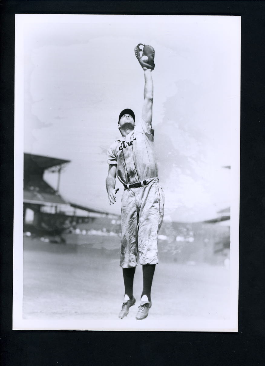 Hank Greenberg George Brace Press Original Photo Poster painting Detroit Tigers leaping at 1st