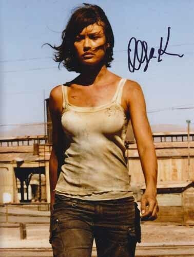 OLGA KURYLENKO 007 JAMES BOND AUTHENTIC SIGNED AUTOGRAPH QUANTUM OF SOLACE