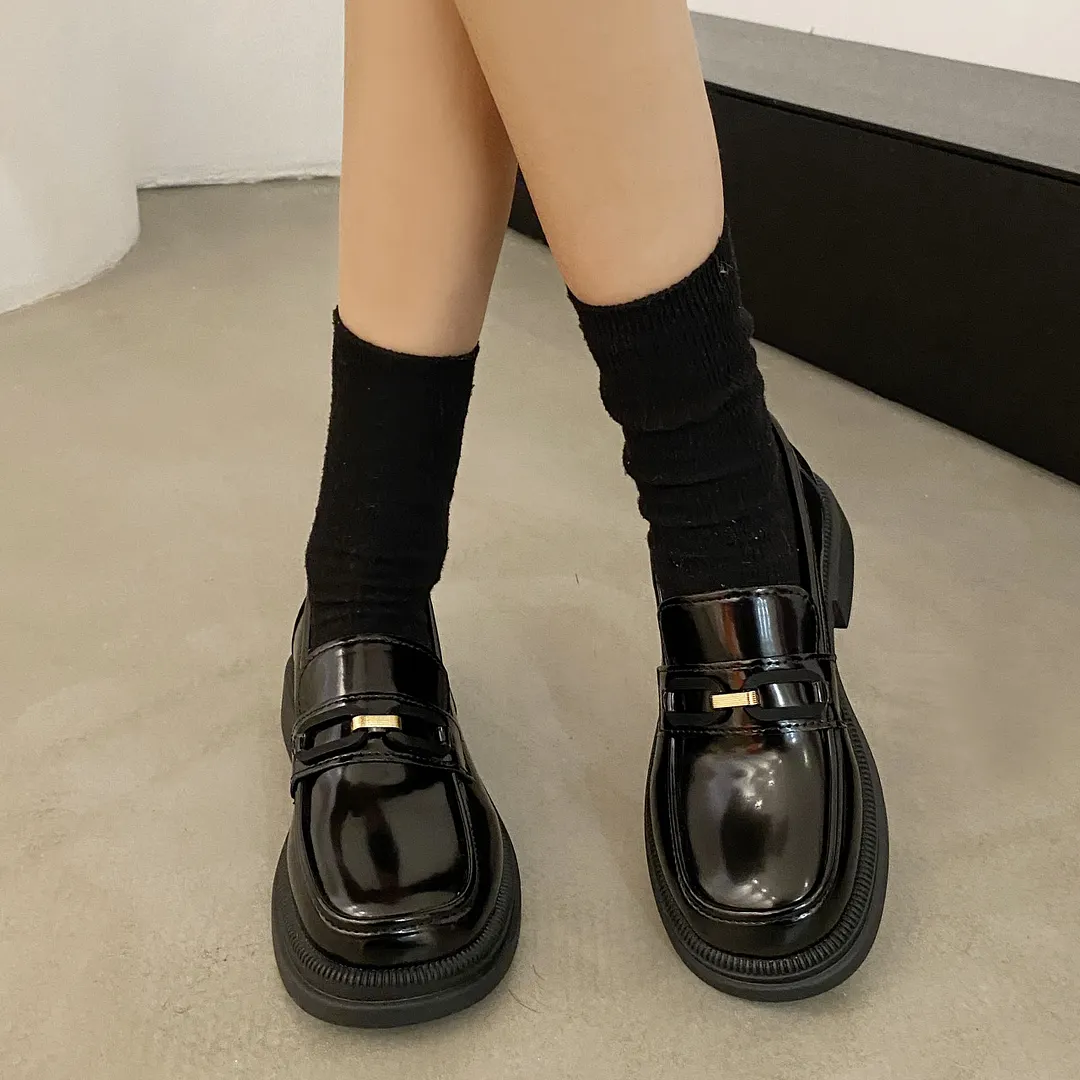 Yyvonne Mary Jane Single Shoe Woman 2025 New Autumn British Wind Pedal Small Leather Shoes Shallow Mouth Music Shoes Large Size