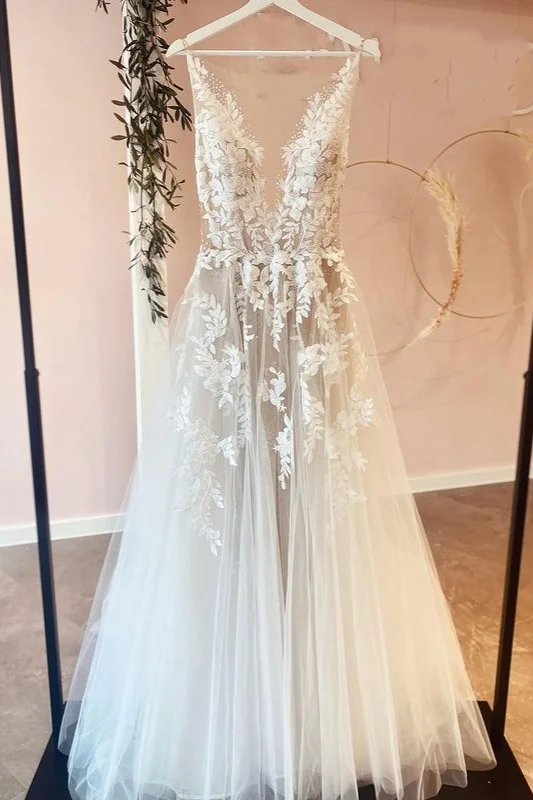 Sleeveless Long A-line Lace Wedding Dress With Tulle Appliques