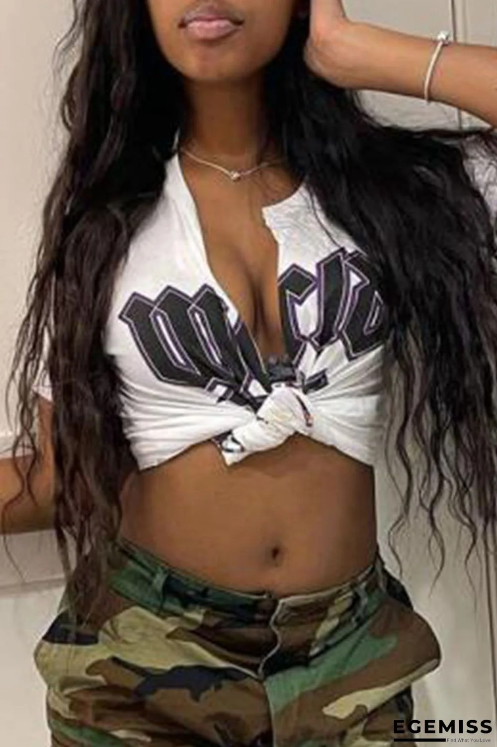 White Sexy Street Print Patchwork V Neck T-Shirts | EGEMISS