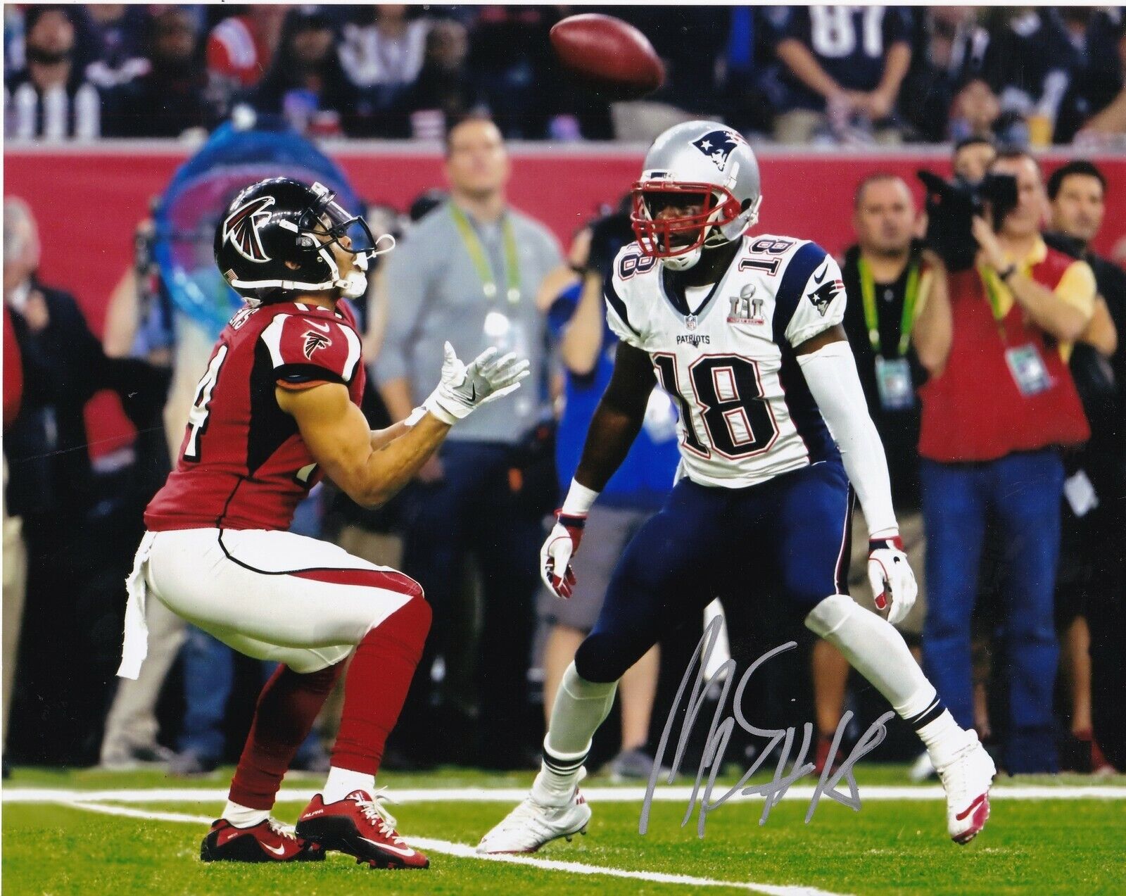 MATTHEW SLATER NEW ENGLAND PATRIOTS ACTION SIGNED 8x10