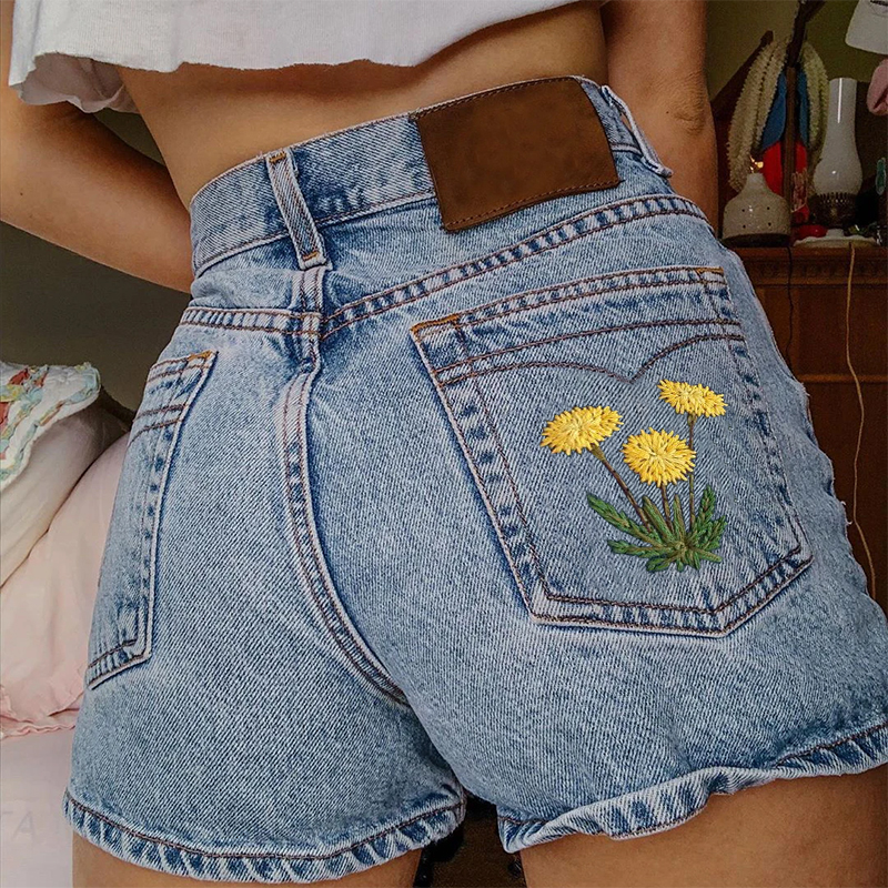 Casual Floral Embroidered Denim Shorts / [blueesa] /