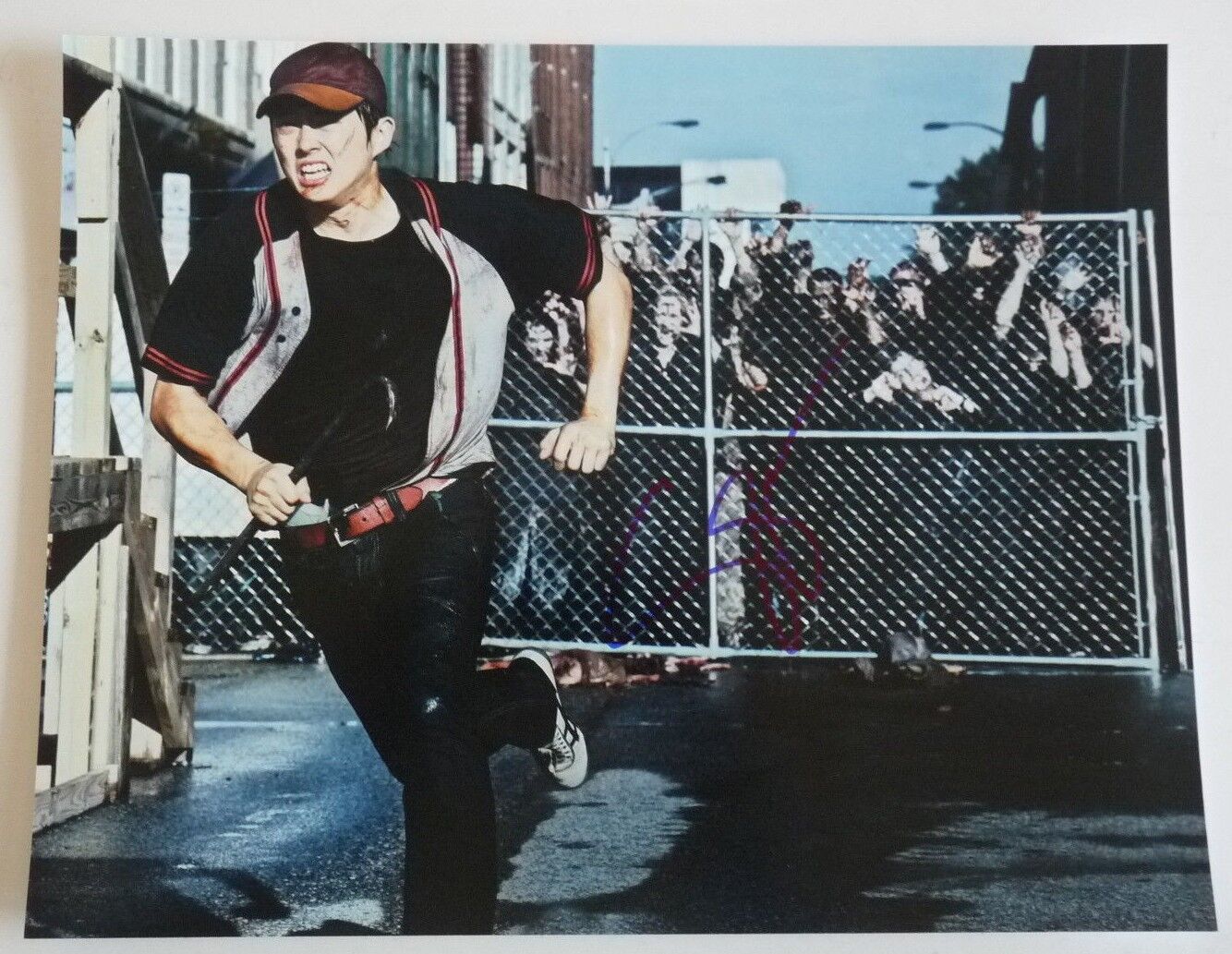 Steven Yeun Walking Dead Signed 11x14 Photo Poster paintings PSA BAS Guaranteed #1 F4