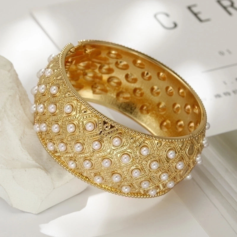 Elegant Luxurious Solid Color Alloy Plating Inlay Artificial Pearls Women's Bangle