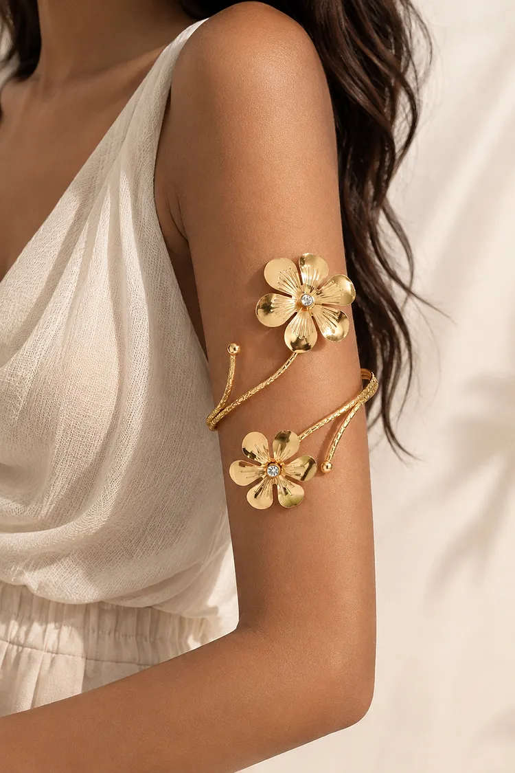 Fashion 3D Flower Rhinestone Open Arm Bracelet 2024 - Xpluswear
