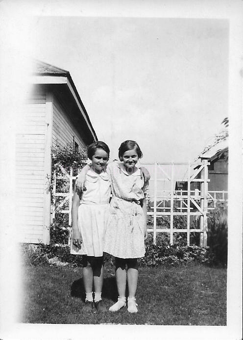 POSING PALS Vintage FOUND Photo Poster paintingGRAPH bw YOUNG GIRLS Original Portrait 07 23 W