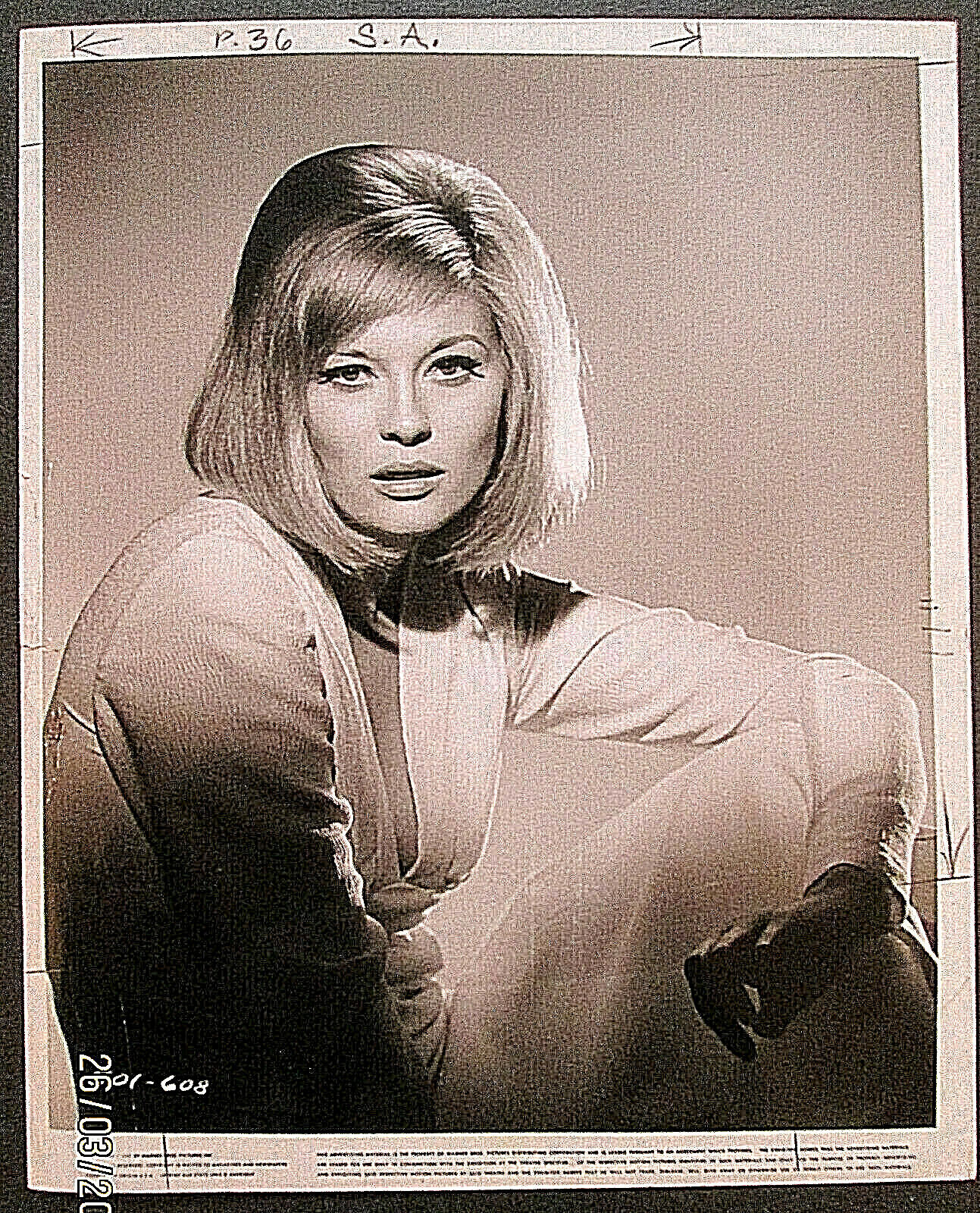 FAYE DUNAWAY: (BONNIE AND CLYDE) (ORIG,VINTAGE RARE UNSEEN PORTRAIT Photo Poster painting)