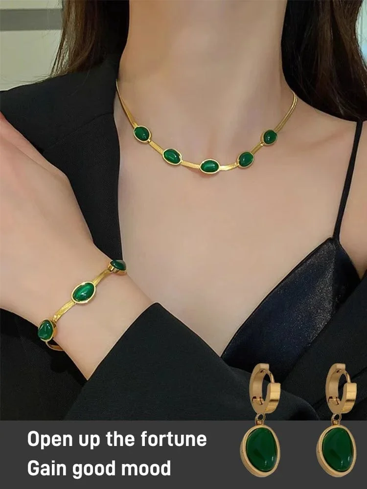 Emerald necklace earrings bracelet - Proeficient