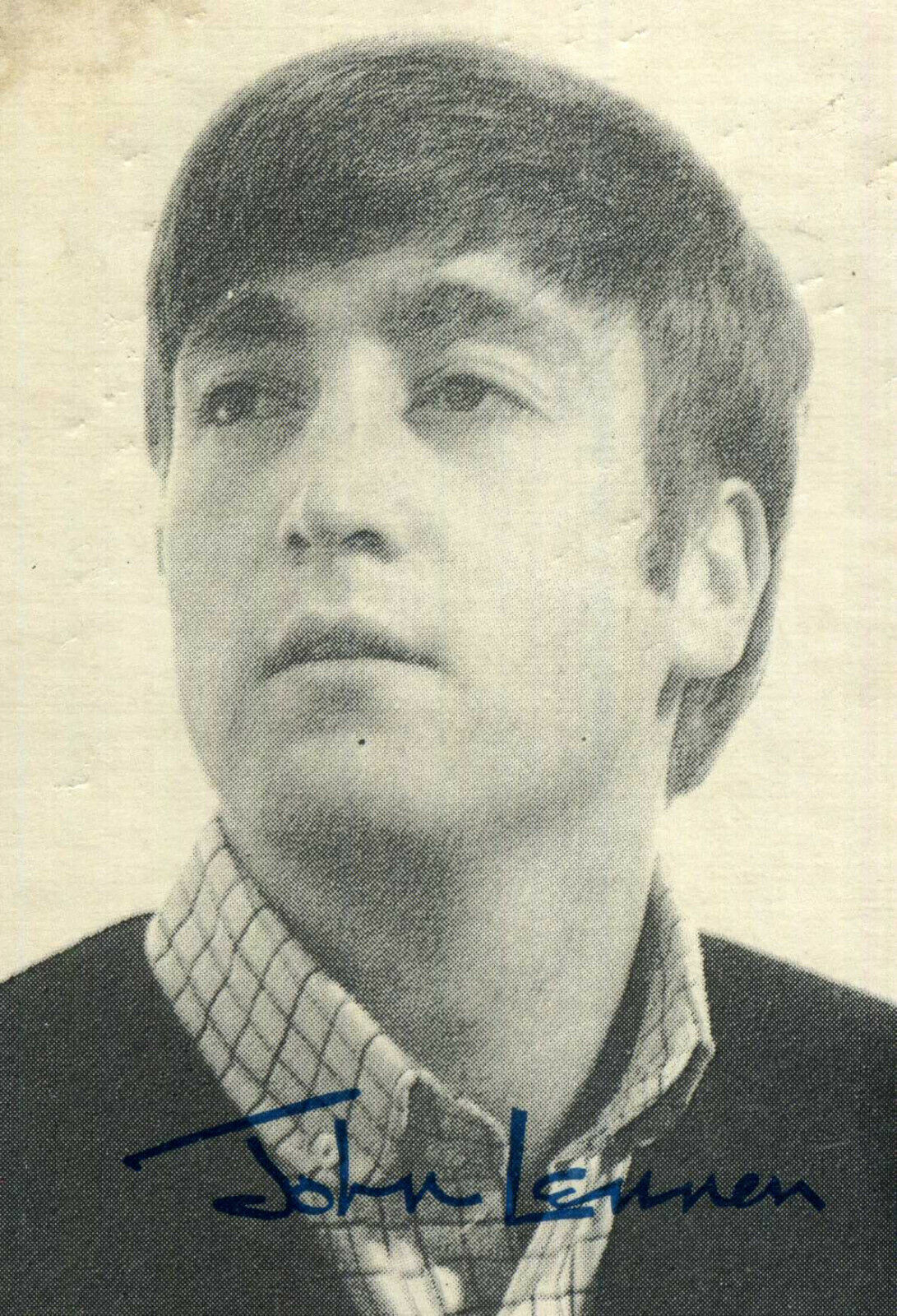 JOHN LENNON Signed BEATLES 'Button Collar' Photo Poster paintinggraph - preprint